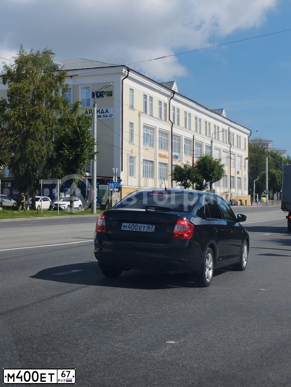 Фото автомобиля SKODA RAPID, 2014 — госномер М400ЕТ67. Цвет: ЧЕРНЫЙ