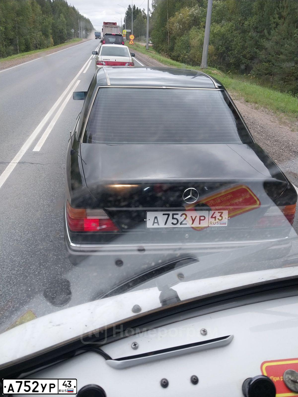 Фото автомобиля MERCEDES E-KLASSE, 1991 — госномер М325АК35. Цвет: ЧЕРНЫЙ
