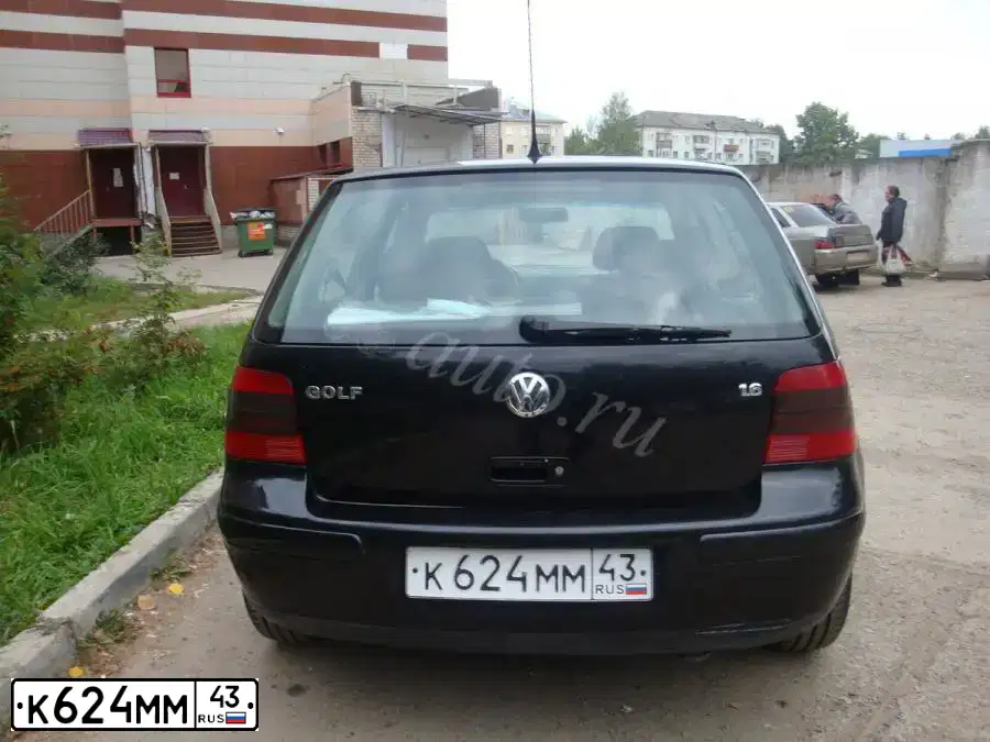 Фото автомобиля VOLKSWAGEN GOLF, 2000 — госномер К624ММ43. Цвет: ЧЕРНЫЙ