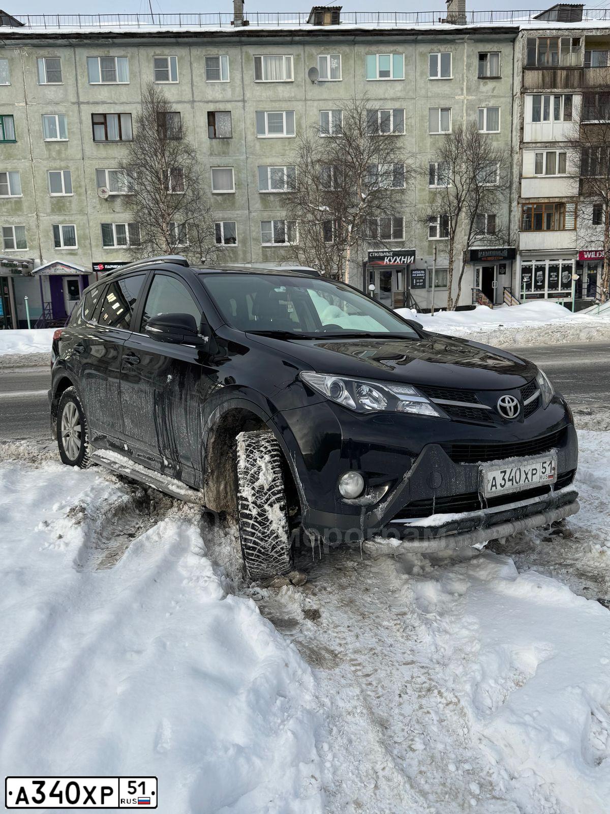 Фото автомобиля TOYOTA RAV4, 2013 — госномер А340ХР51. Цвет: ЧЕРНЫЙ