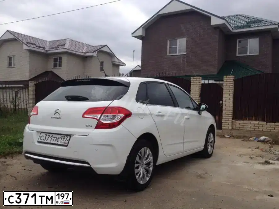 Фото автомобиля CITROEN C4, 2012 — госномер В247ВХ180. Цвет: Белый