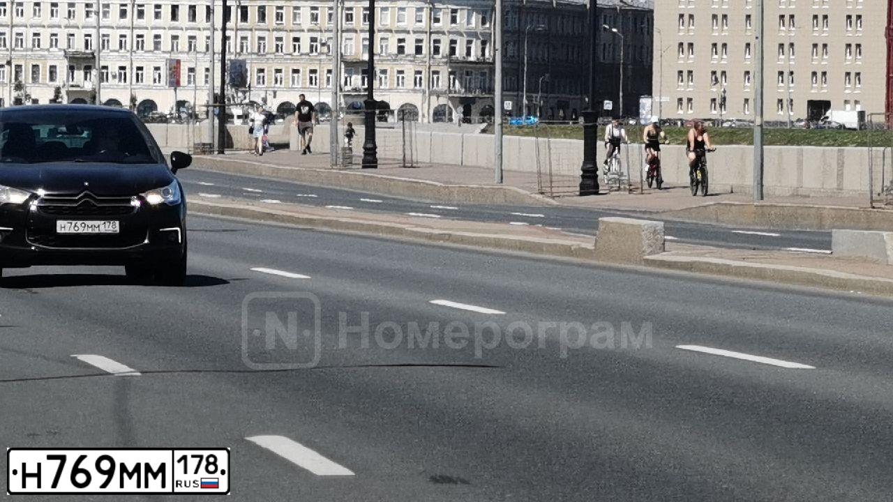 Фото автомобиля CITROEN DS4, 2012 — госномер С942РУ164