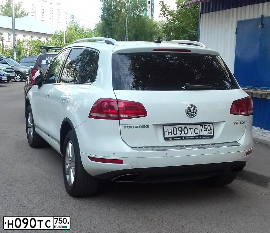 Фото автомобиля VOLKSWAGEN TOUAREG, 2013 — госномер Р840ЕТ550