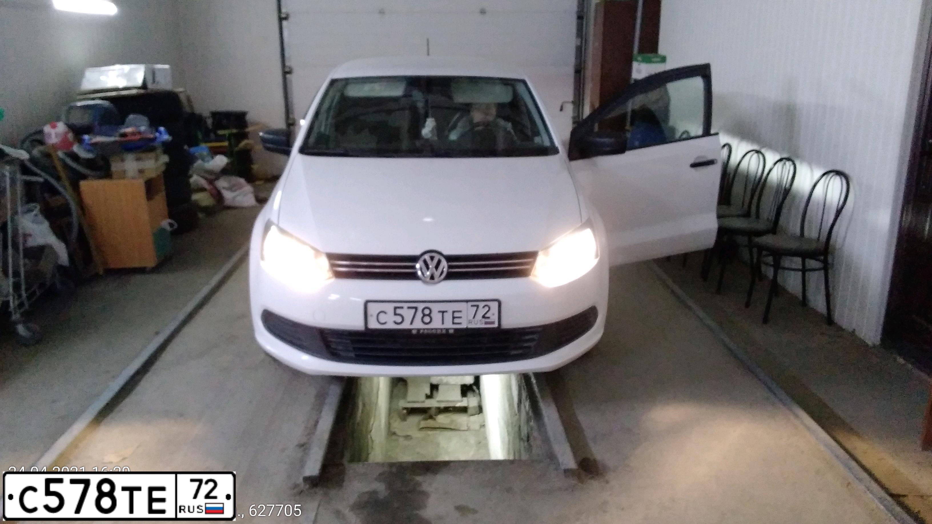 Фото автомобиля VOLKSWAGEN POLO, 2014 — госномер Н360УХ86. Цвет: Белый