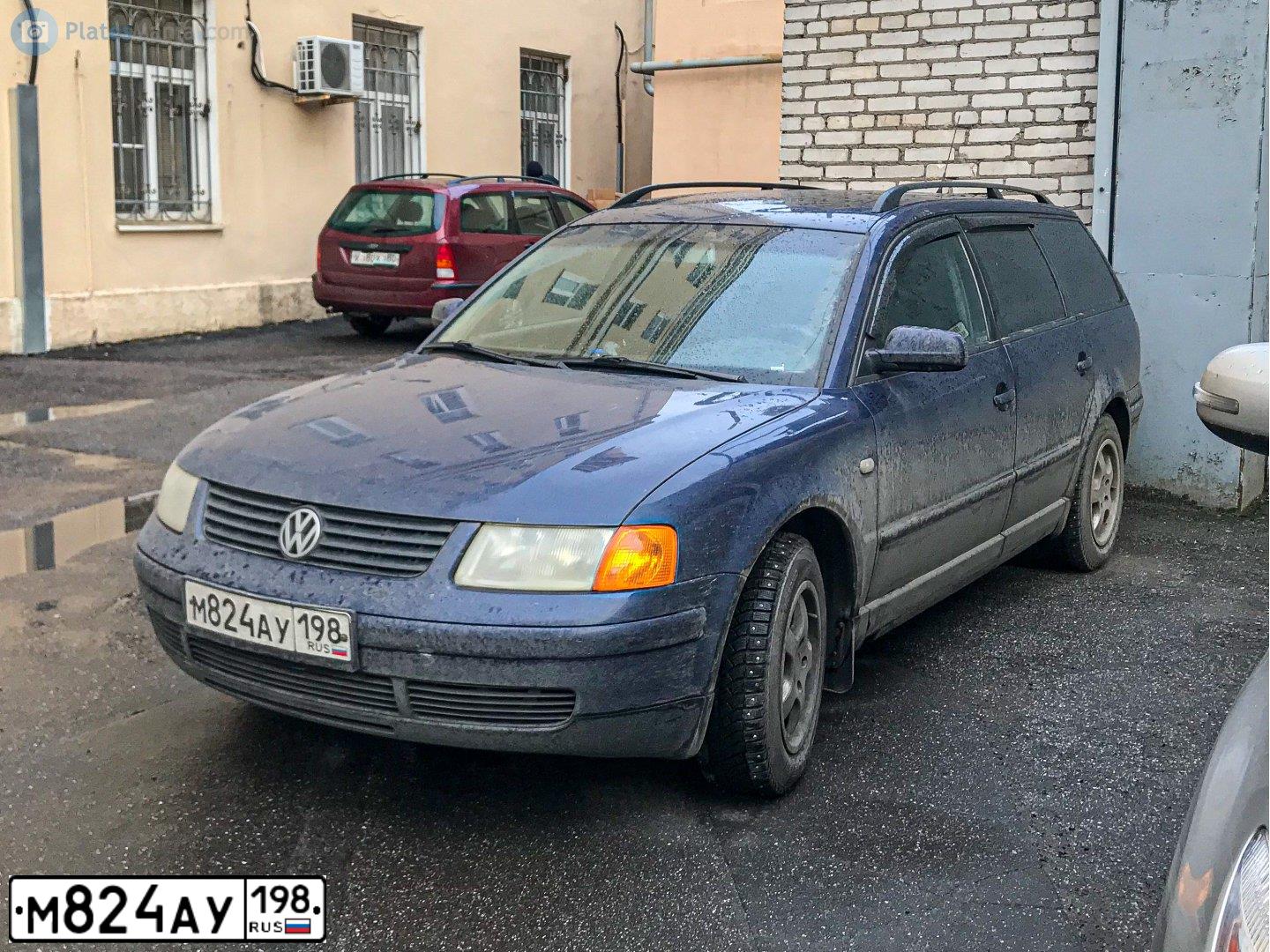 Фото автомобиля VOLKSWAGEN PASSAT, 2000 — госномер Е056ЕО51. Цвет: синий