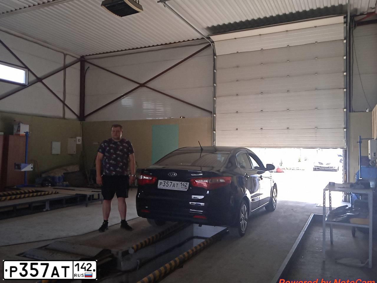 Фото автомобиля KIA RIO, 2012 — госномер В973МУ142. Цвет: ЧЕРНЫЙ