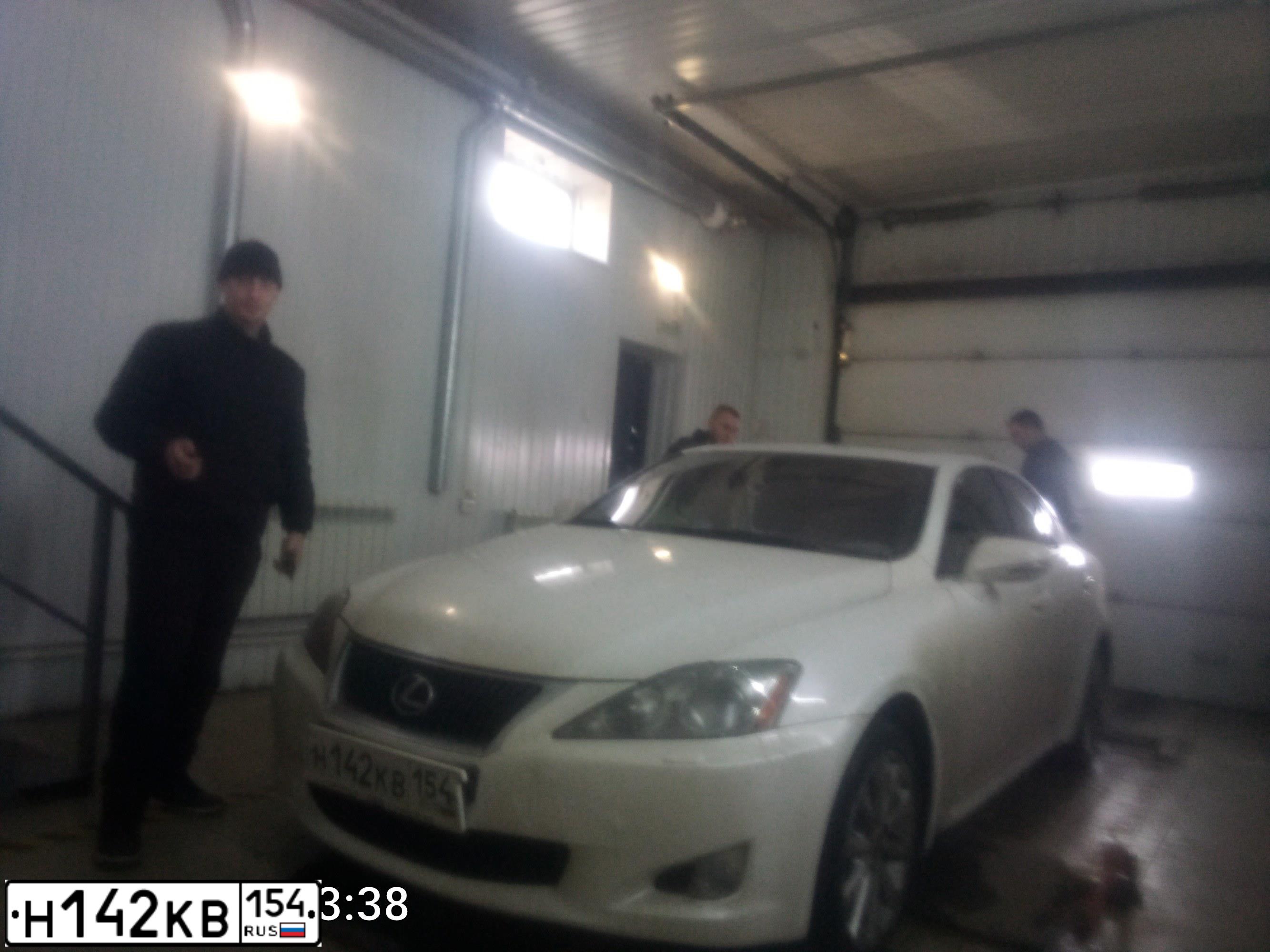 Фото автомобиля LEXUS IS, 2009 — госномер В777ОА154. Цвет: Белый