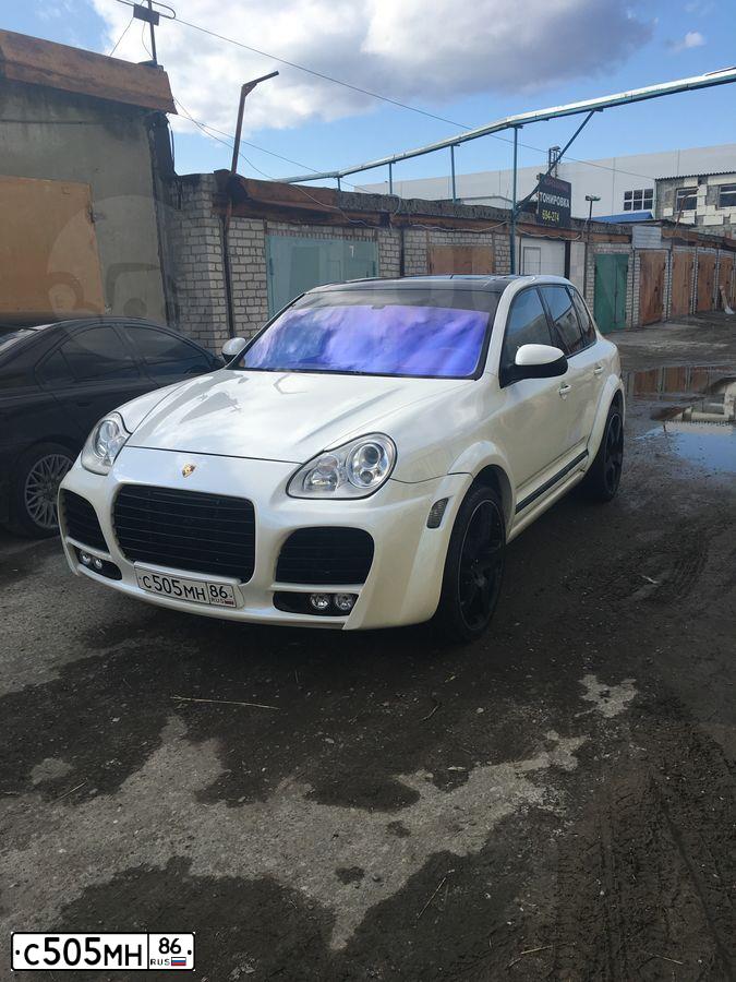Фото автомобиля AUDI Q7, 2013 — госномер Е542НР186. Цвет: Белый