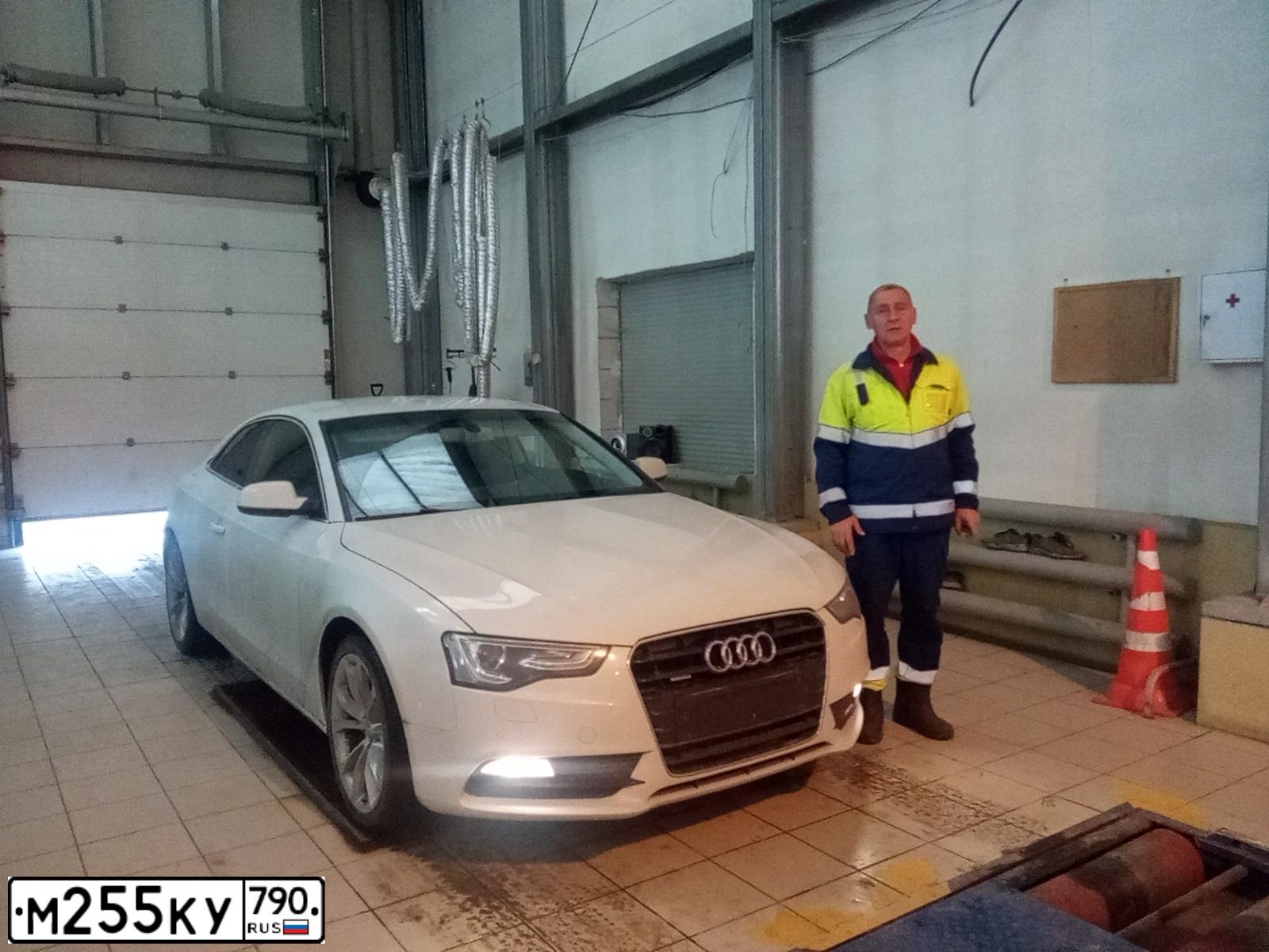 Фото автомобиля AUDI A5, 2012 — госномер Н515ЕР97. Цвет: Белый