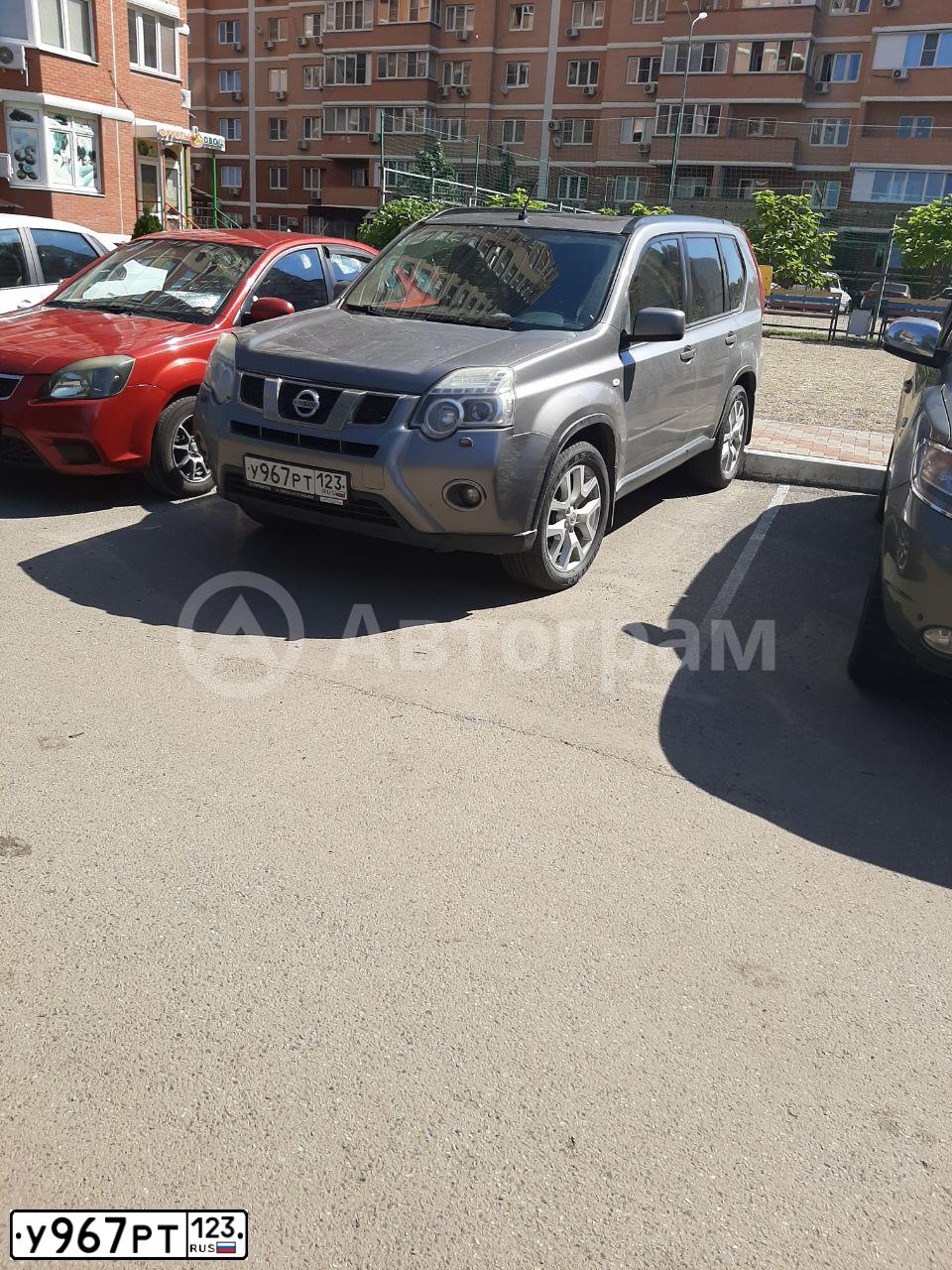 Фото автомобиля NISSAN X-TRAIL, 2011 — госномер К999АР123. Цвет: СЕРЫЙ