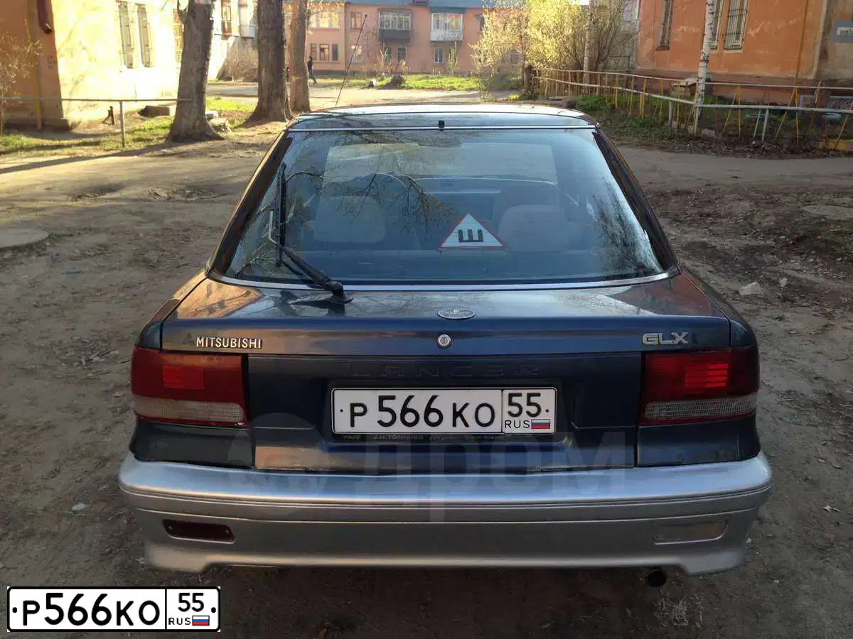 Фото автомобиля MITSUBISHI LANCER, 1992 — госномер Р566КО55. Цвет: СИНИЙ