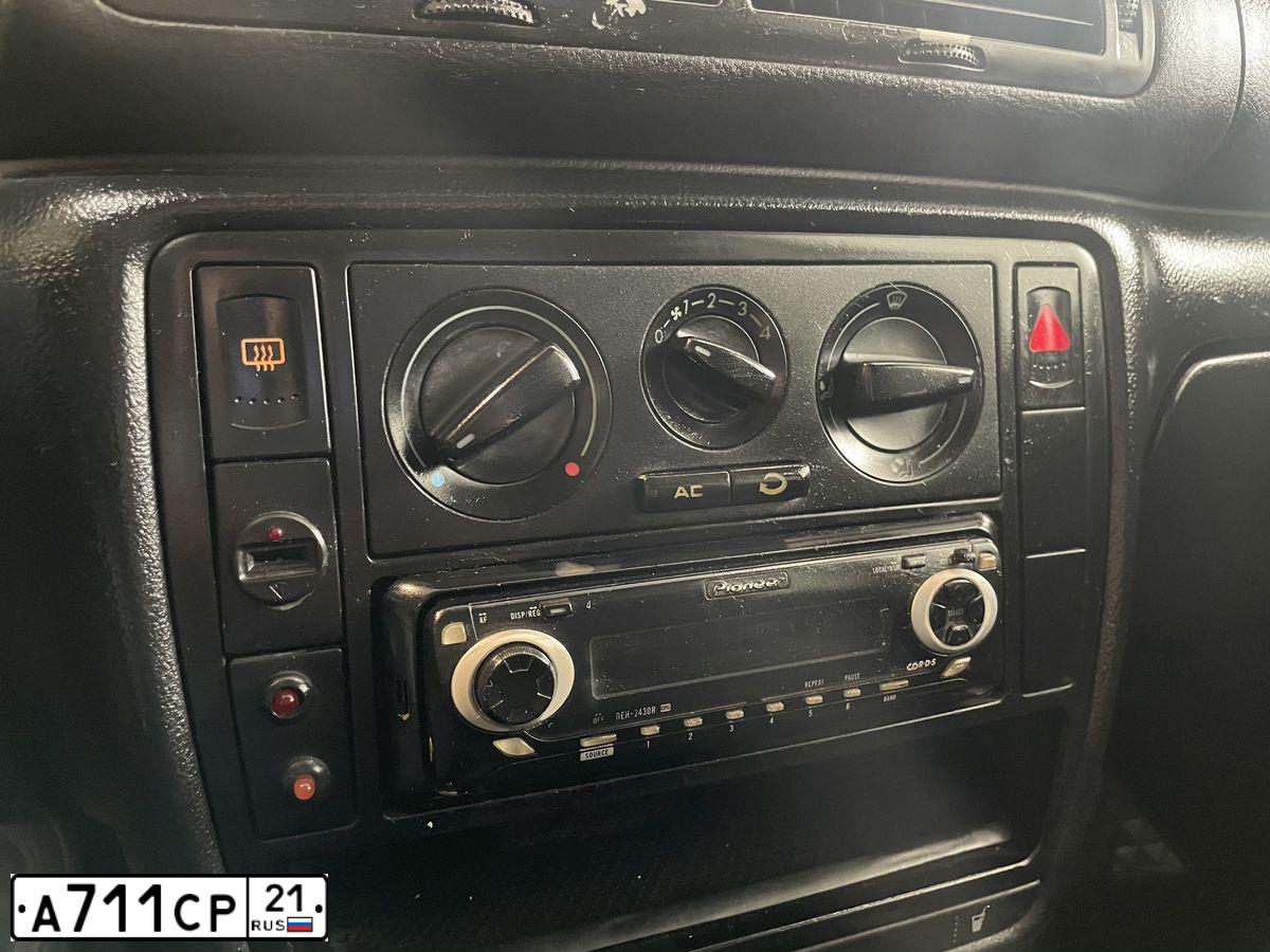 Фото автомобиля VOLKSWAGEN PASSAT, 1997 — госномер Х152КА977. Цвет: синий
