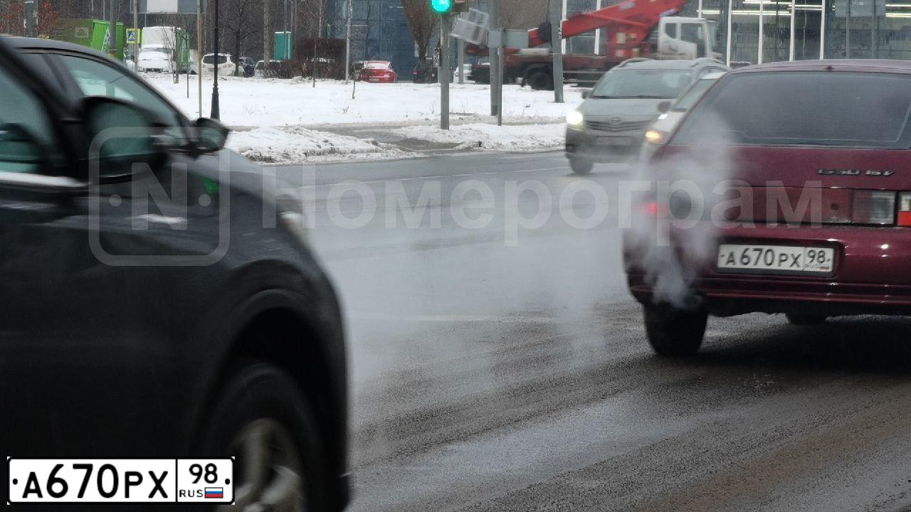 Фото автомобиля LADA 2112, 2004 — госномер А670РХ98. Цвет: ГРАНАТОВЫЙ
