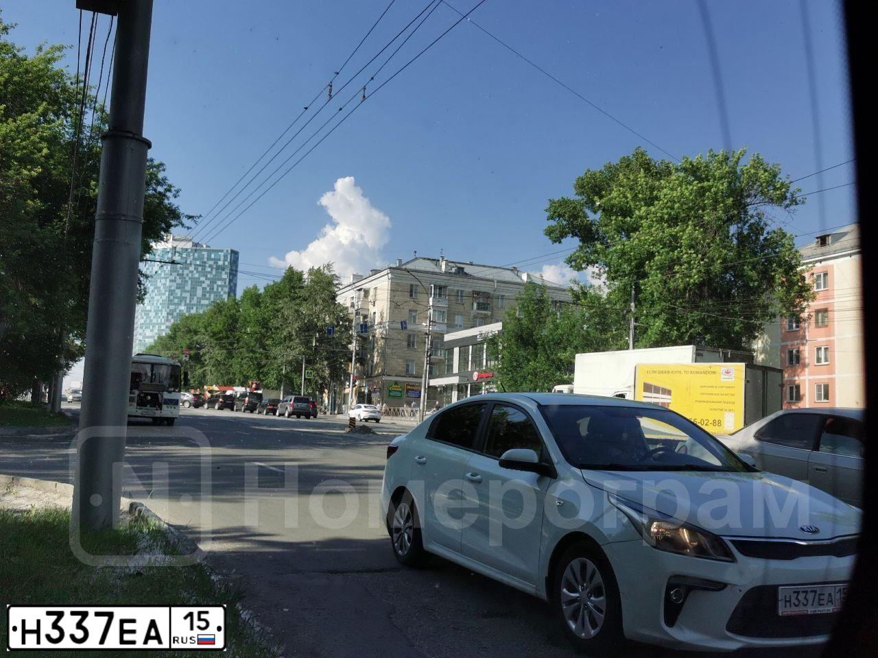 Фото автомобиля MERCEDES-BENZ ML/GLE, 2008 — госномер А067ХТ147. Цвет: БЕЖЕВЫЙ