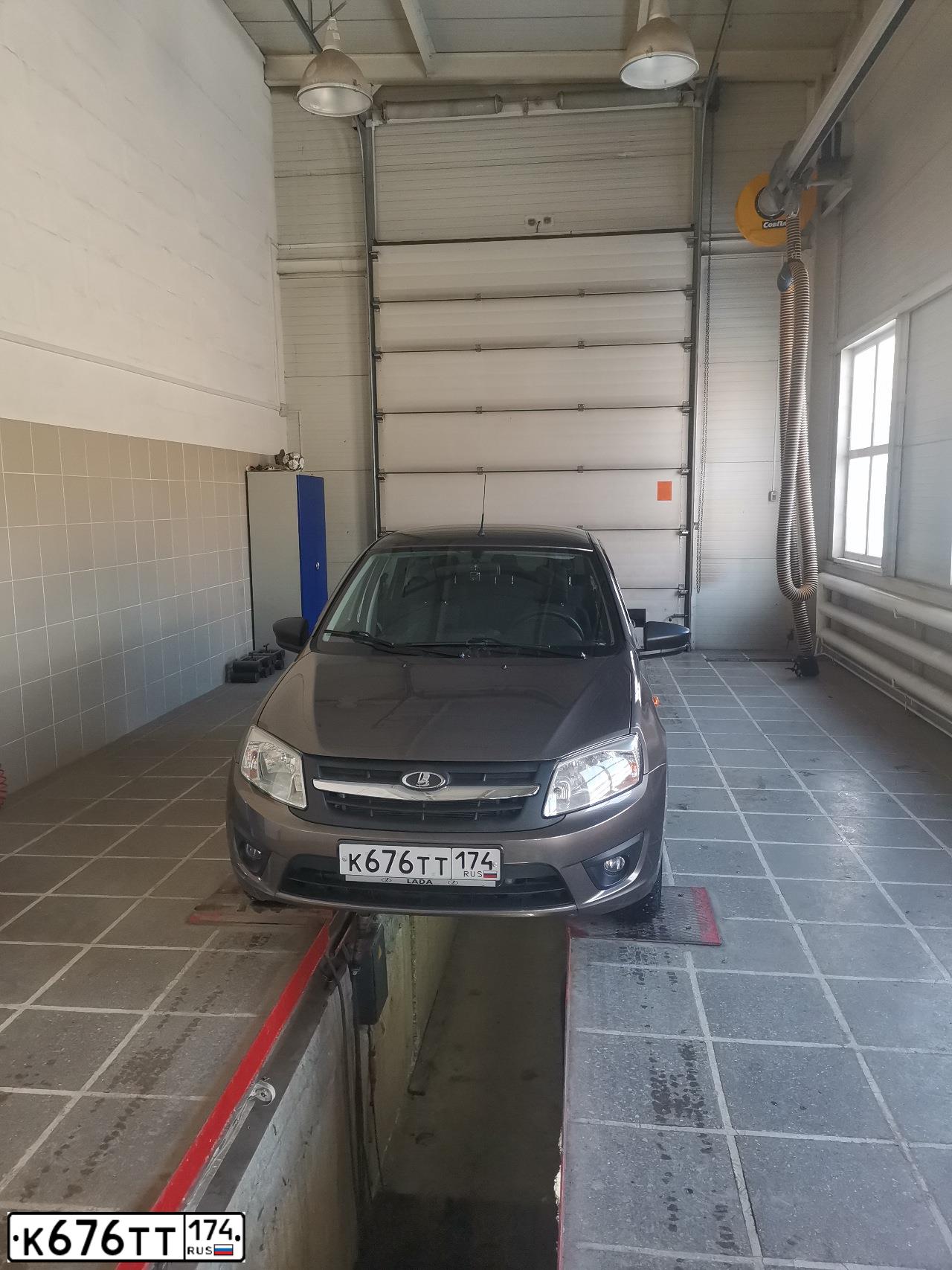 Фото автомобиля LADA 2190 GRANTA, 2016 — госномер К676ТТ174. Цвет: Золотисто-коричневый