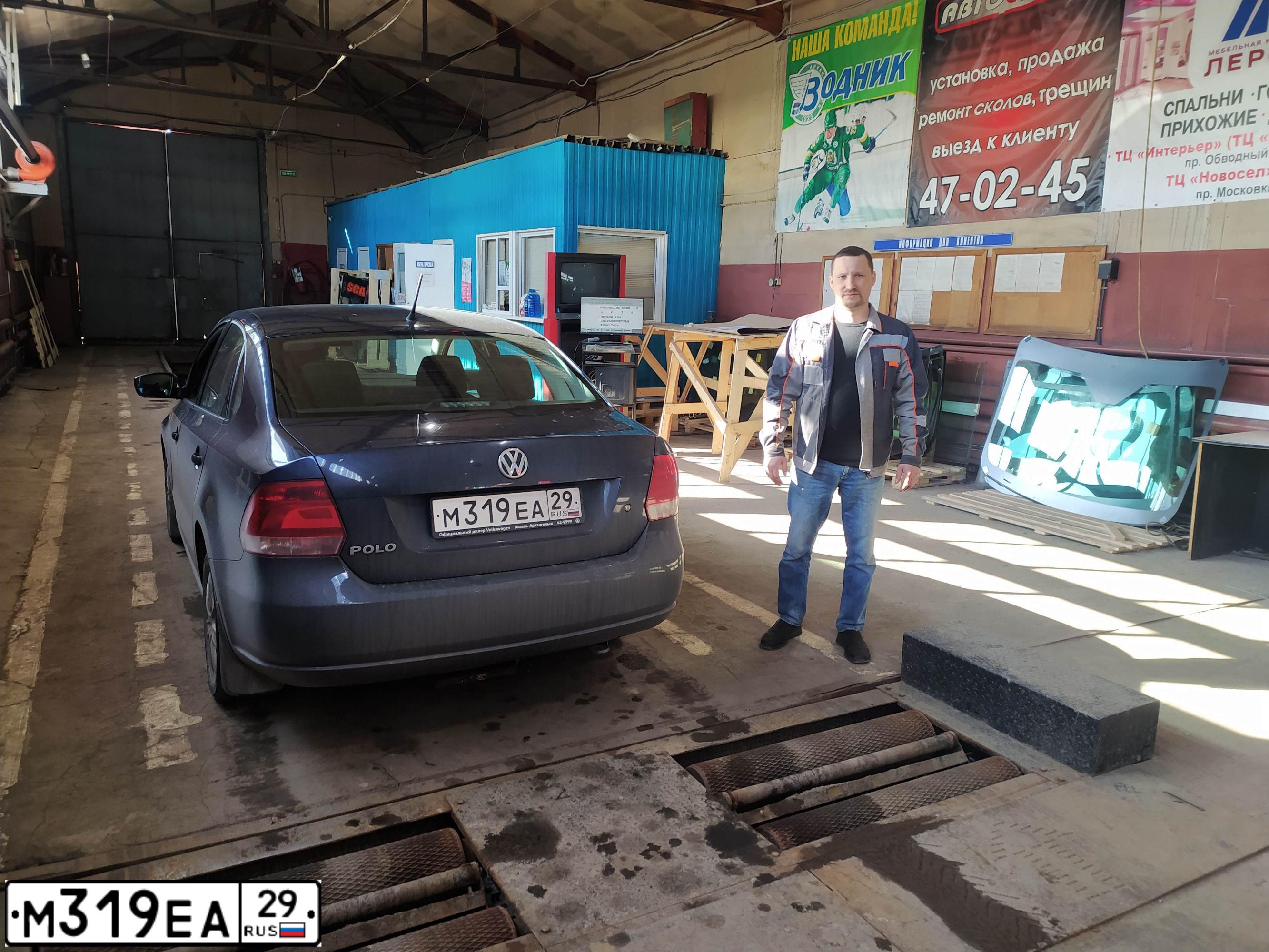 Фото автомобиля VOLKSWAGEN POLO, 2014 — госномер М319ЕА29. Цвет: Темно-синий