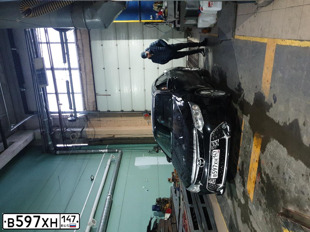 Фото автомобиля TOYOTA CAMRY, 2015 — госномер В597ХН147. Цвет: ЧЕРНЫЙ МЕТАЛЛИК