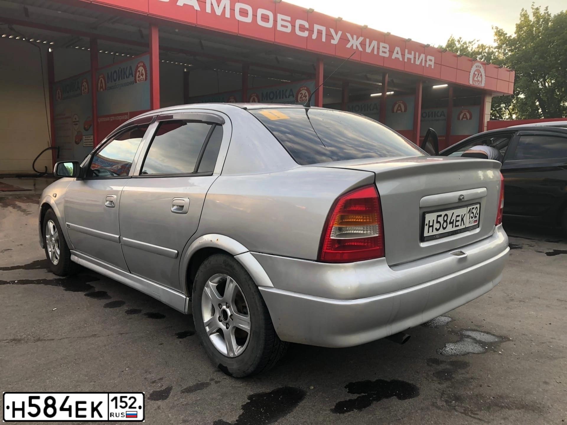 Фото автомобиля CHEVROLET VIVA, 2006 — госномер Н584ЕК152. Цвет: СВЕТЛО-СЕРЫЙ