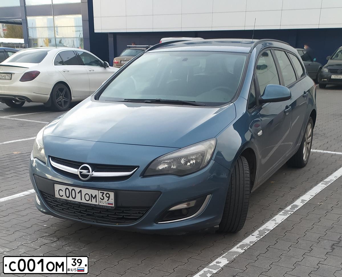 Фото автомобиля OPEL ASTRA, 2013 — госномер С001ОМ39. Цвет: ГОЛУБОЙ