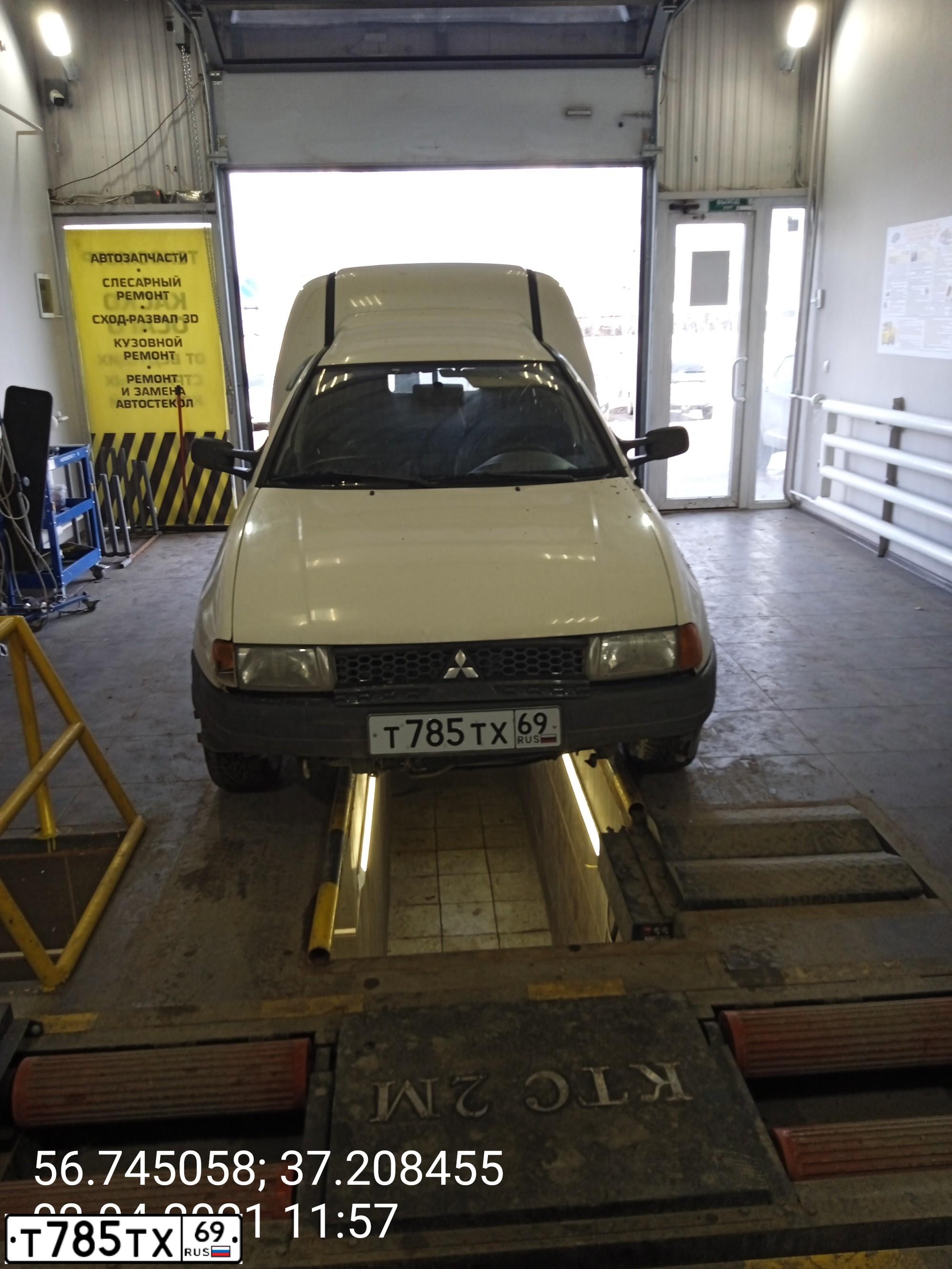 Фото автомобиля SEAT INCA, 2000 — госномер С150СХ89. Цвет: Белый