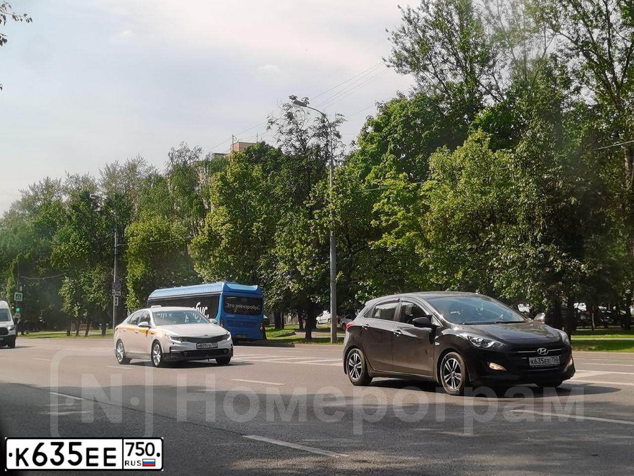 Фото автомобиля HYUNDAI I30, 2015 — госномер К635ЕЕ750. Цвет: ЧЕРНЫЙ
