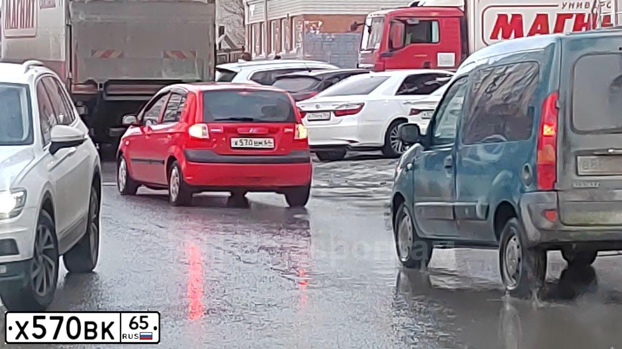Фото автомобиля CHEVROLET LACETTI, 2008 — госномер Х570ВК65. Цвет: ЧЕРНЫЙ