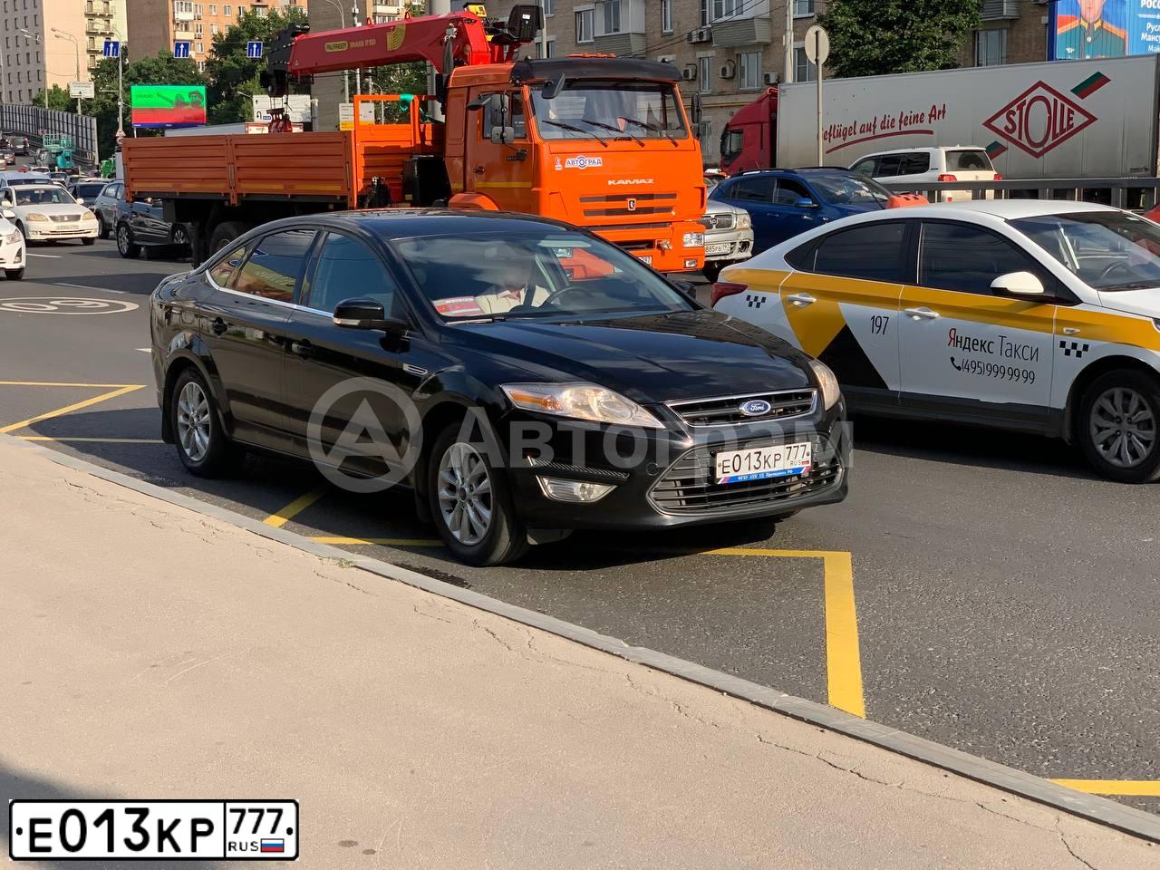 Фото автомобиля FORD MONDEO, 2013 — госномер Е013КР777. Цвет: ЧЕРНЫЙ