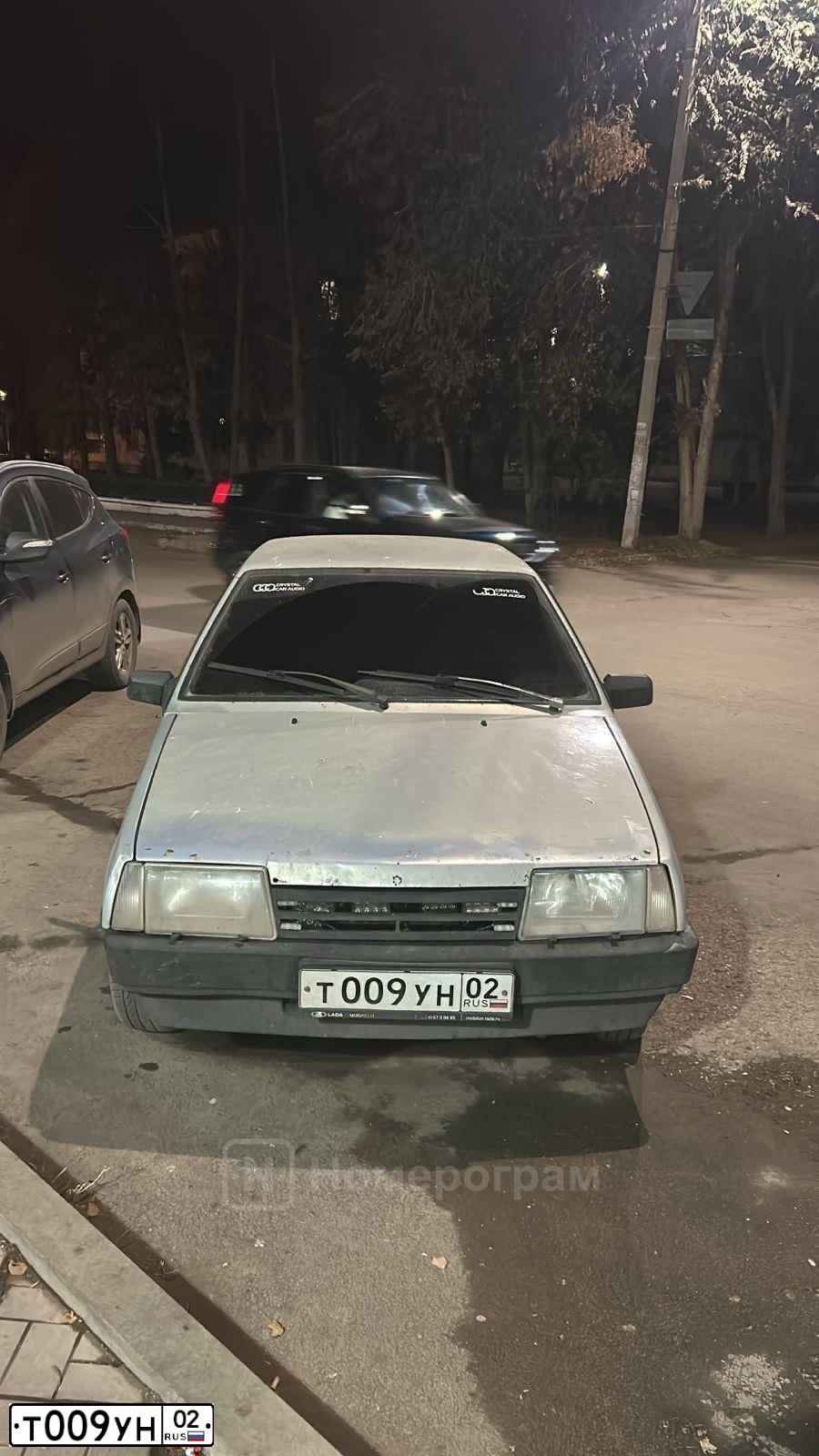 Фото автомобиля LADA 2109 SAMARA, 2001 — госномер Т009УН02. Цвет: Серебристо Желто-Голубой