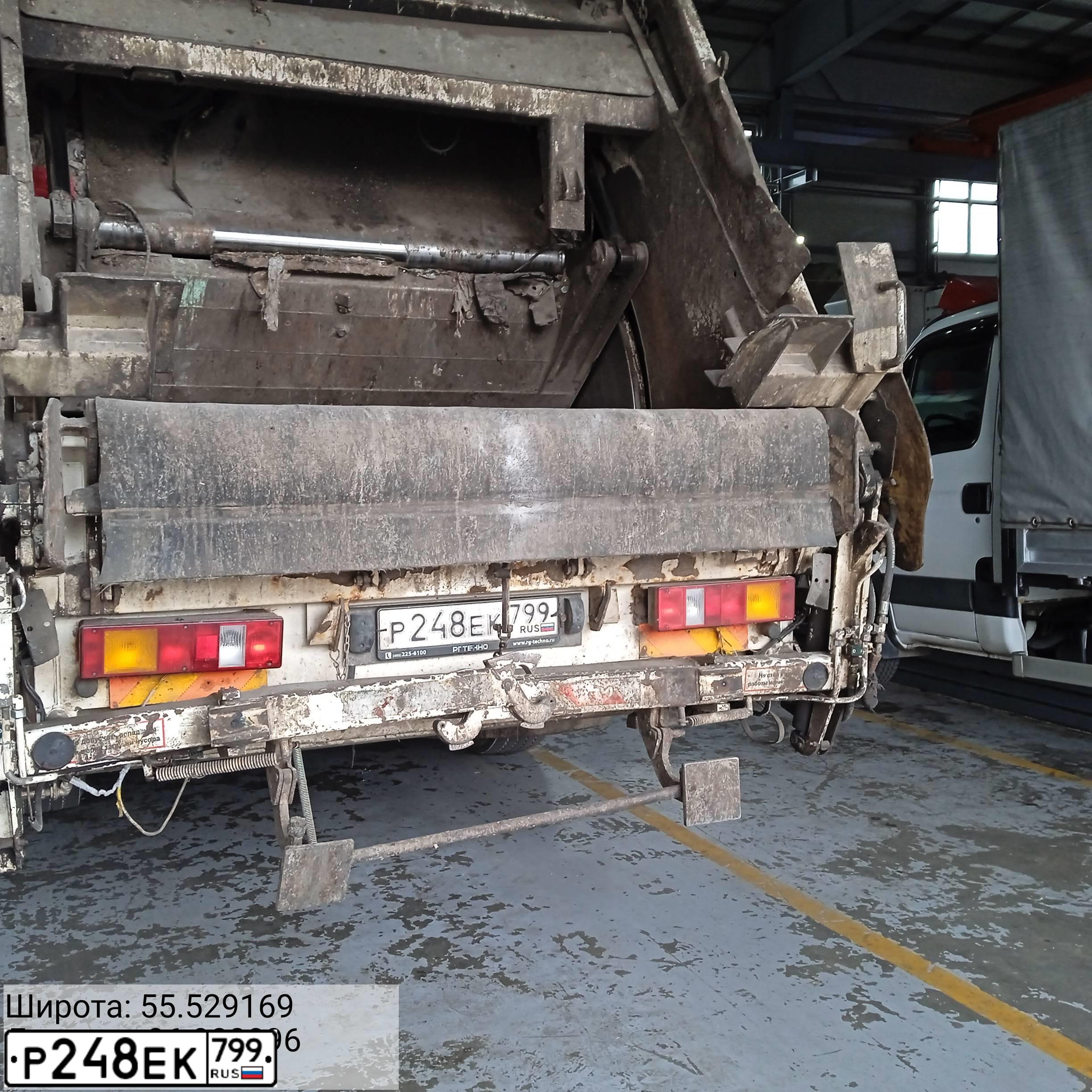 Фото автомобиля VOLVO SERIE FM /6X2/, 2015 — госномер Р248ЕК799. Цвет: Белый