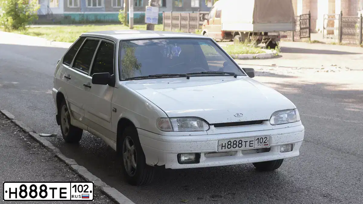 Фото автомобиля LADA 2114 SAMARA, 2010 — госномер У119КК102. Цвет: БЕЛЫЙ