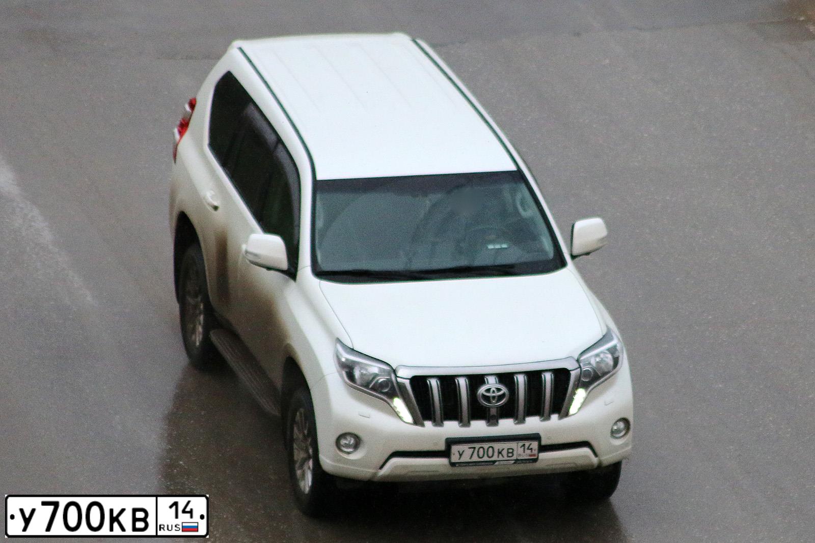 Фото автомобиля JEEP GRAND CHEROKEE, 2011 — госномер О432ХТ790. Цвет: Серый