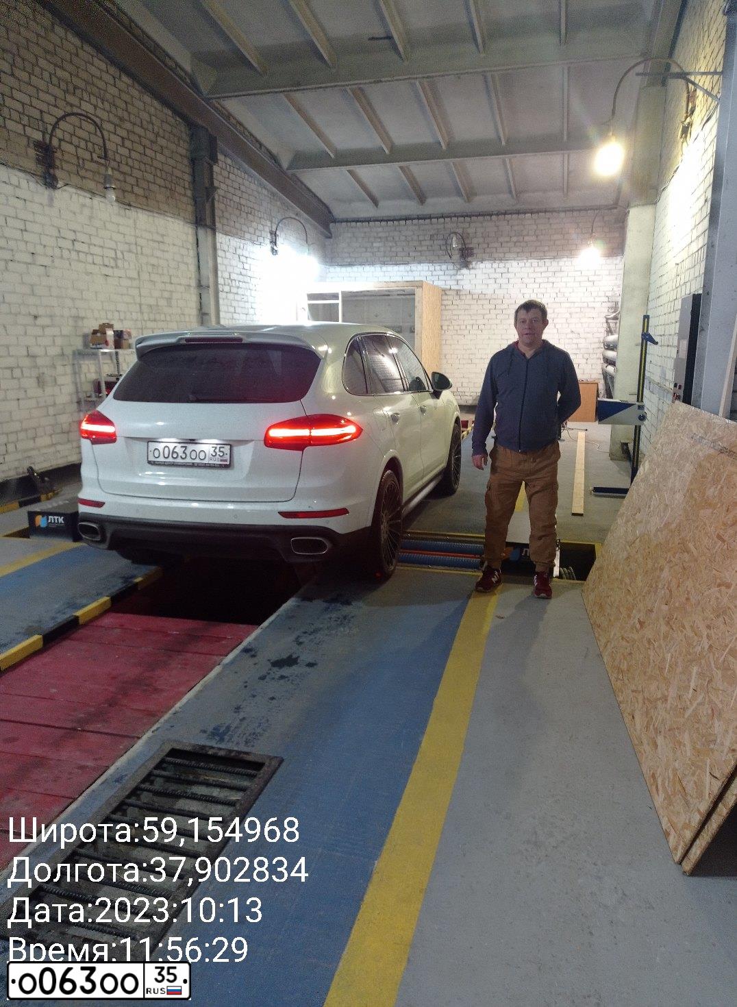 Фото автомобиля PORSCHE CAYENNE, 2007 — госномер Е670РО35. Цвет: ЧЕРНЫЙ