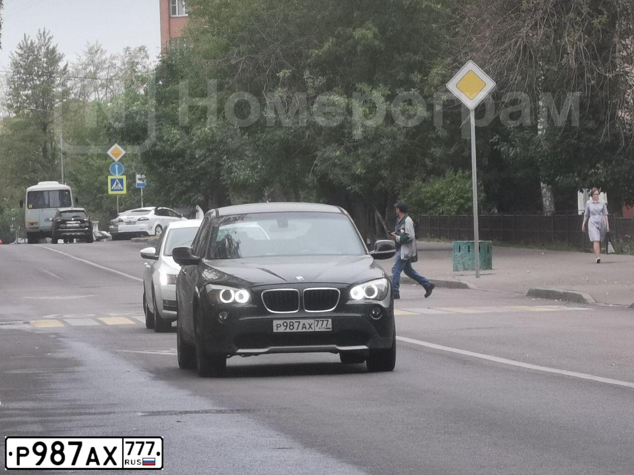 Фото автомобиля RENAULT LAGUNA, 2010 — госномер Р987АХ777. Цвет: ЧЕРНЫЙ