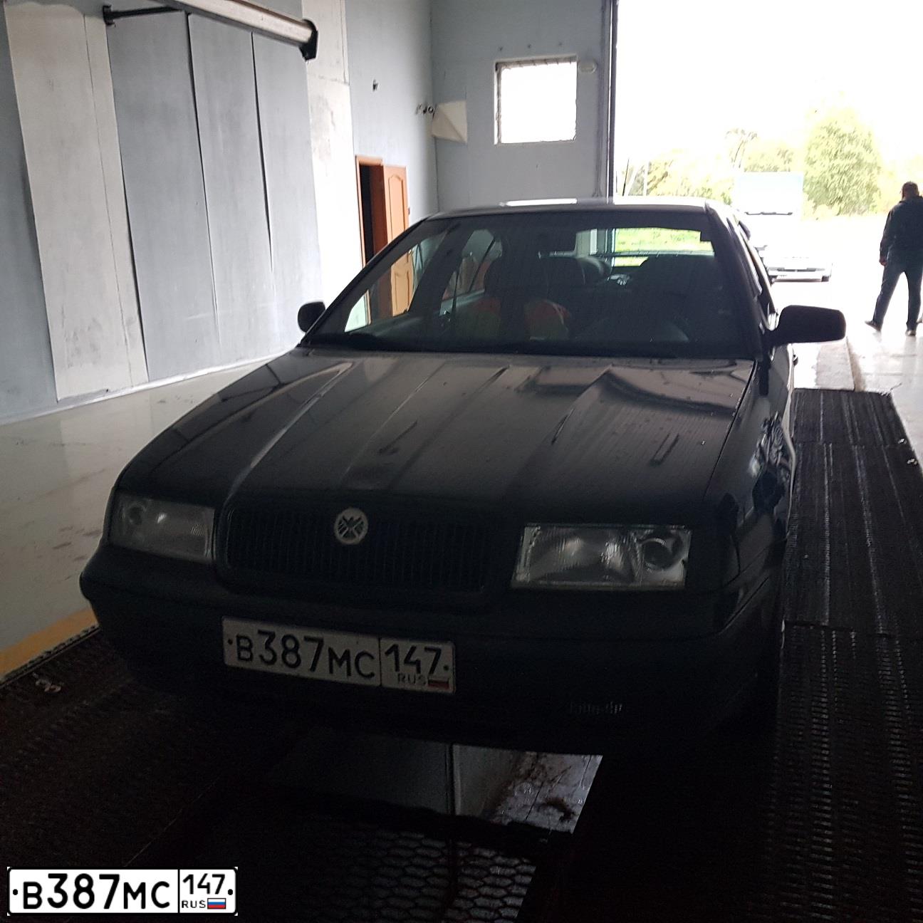 Фото автомобиля SKODA OCTAVIA, 1999 — госномер В387МС147. Цвет: ЧЕРНЫЙ