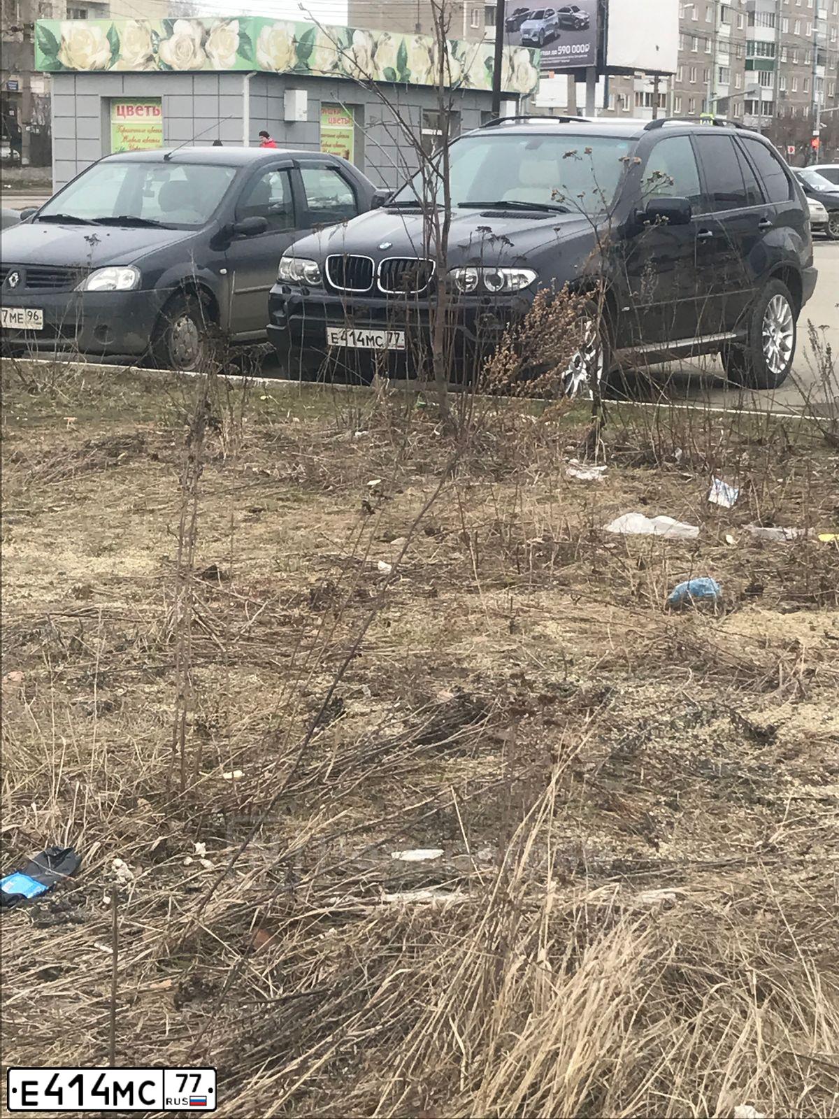 Фото автомобиля BMW X5, 2005 — госномер Е414МС77. Цвет: СИНИЙ ТЕМНЫЙ