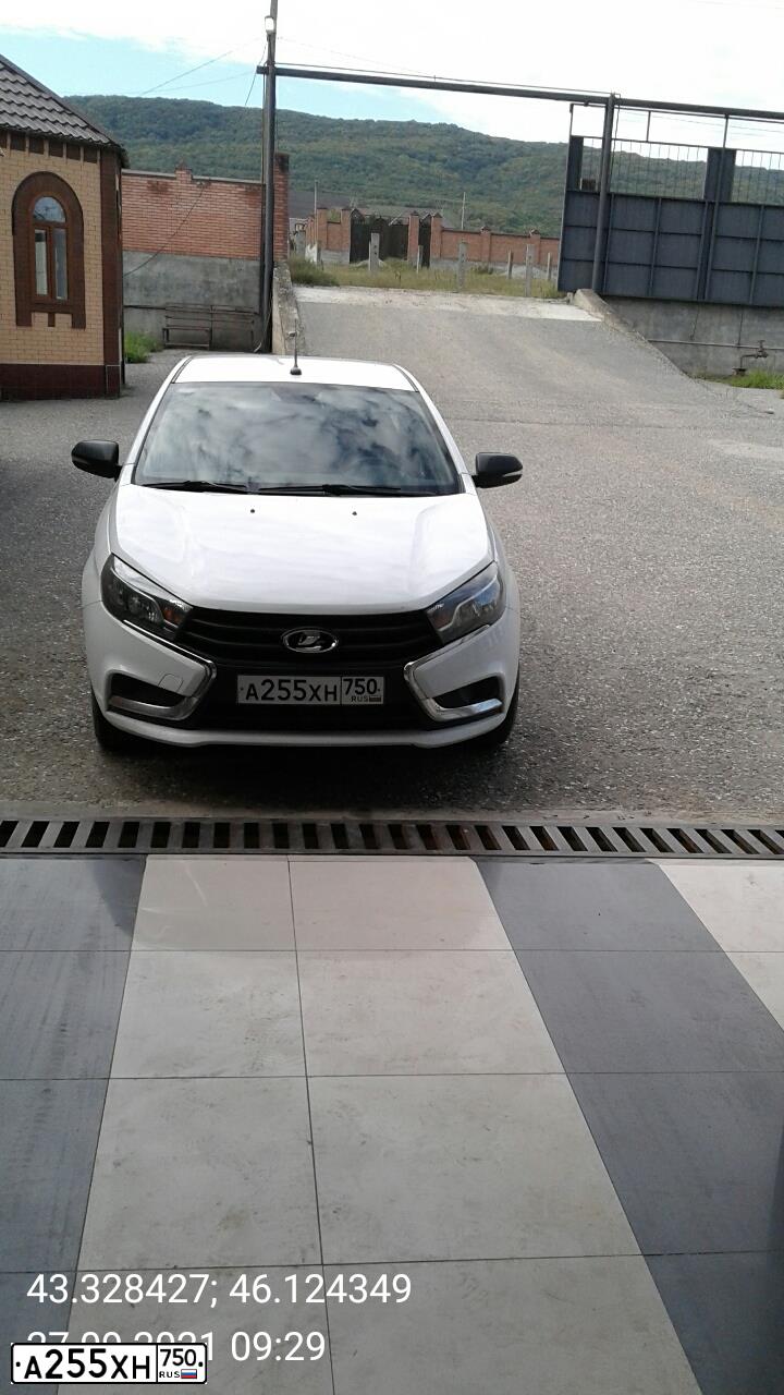 Фото автомобиля LADA VESTA, 2017 — госномер К351УВ159. Цвет: БЕЛЫЙ