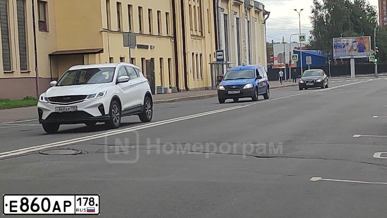 Фото автомобиля FORD FOCUS, 2004 — госномер В681АХ147. Цвет: ЧЕРНЫЙ