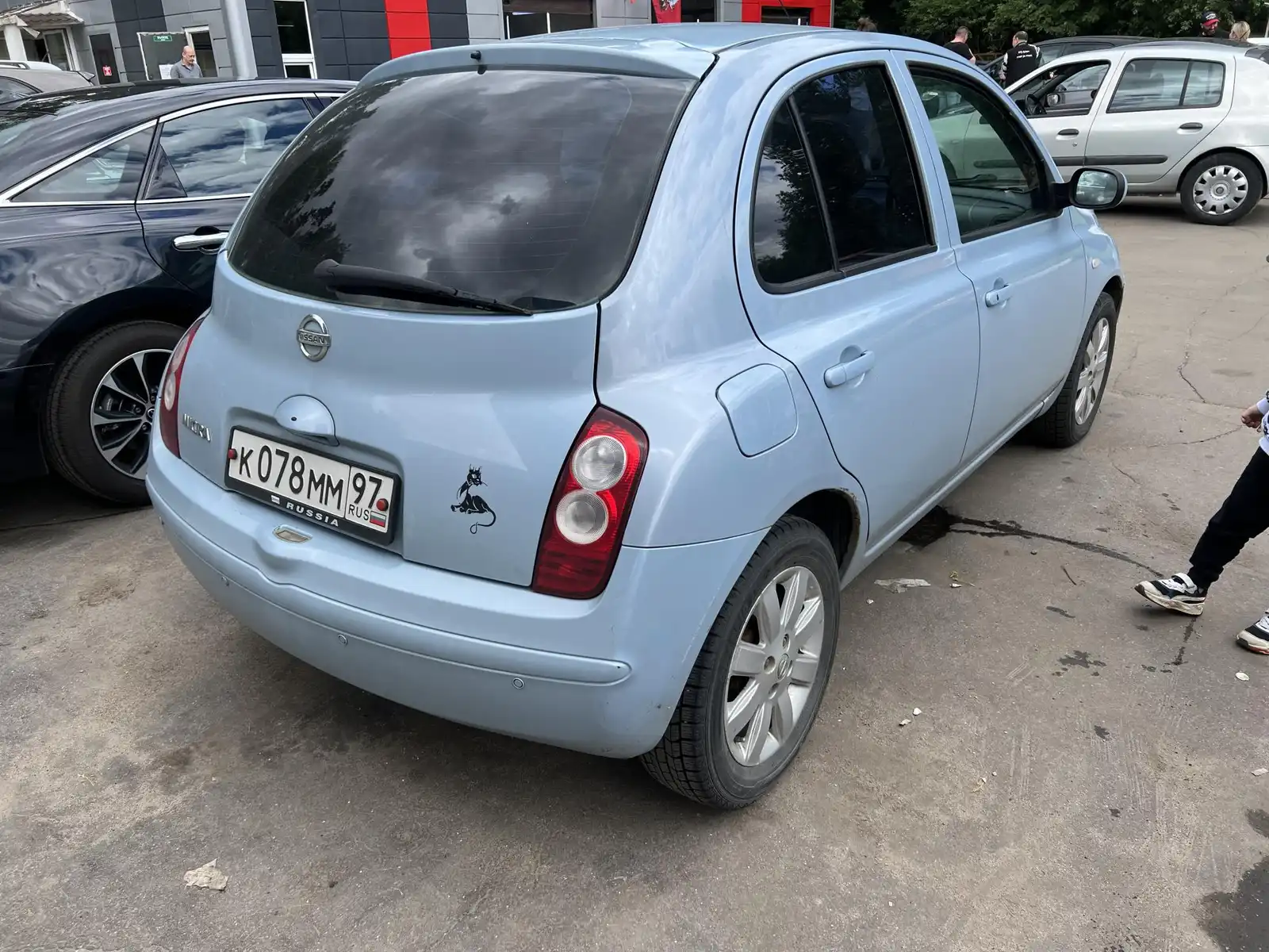 Фото автомобиля NISSAN MICRA, 2005 — госномер К078ММ97. Цвет: голубой
