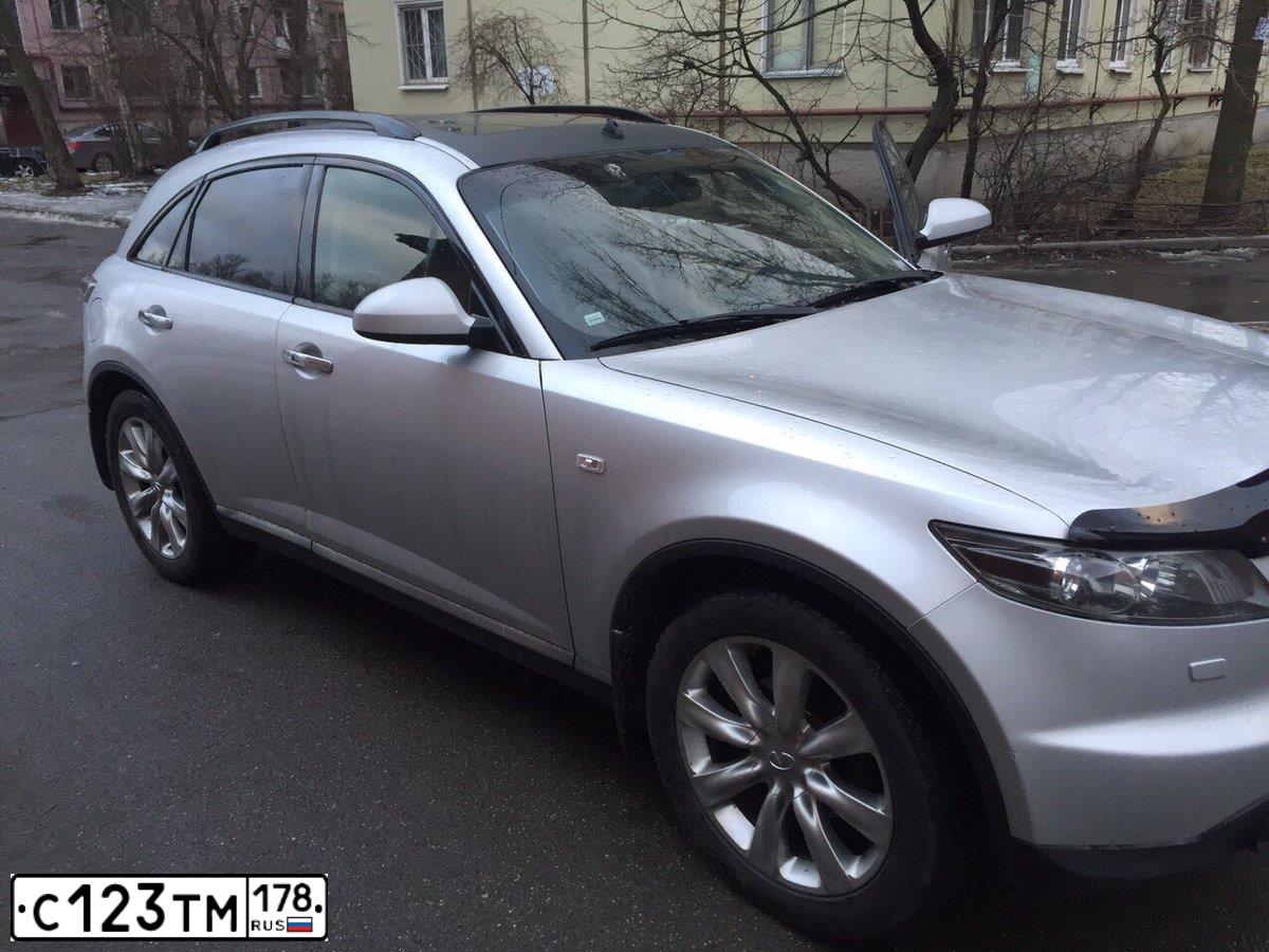 Фото автомобиля INFINITI QX70 /FX/, 2008 — госномер С123ТМ178. Цвет: Серебристый