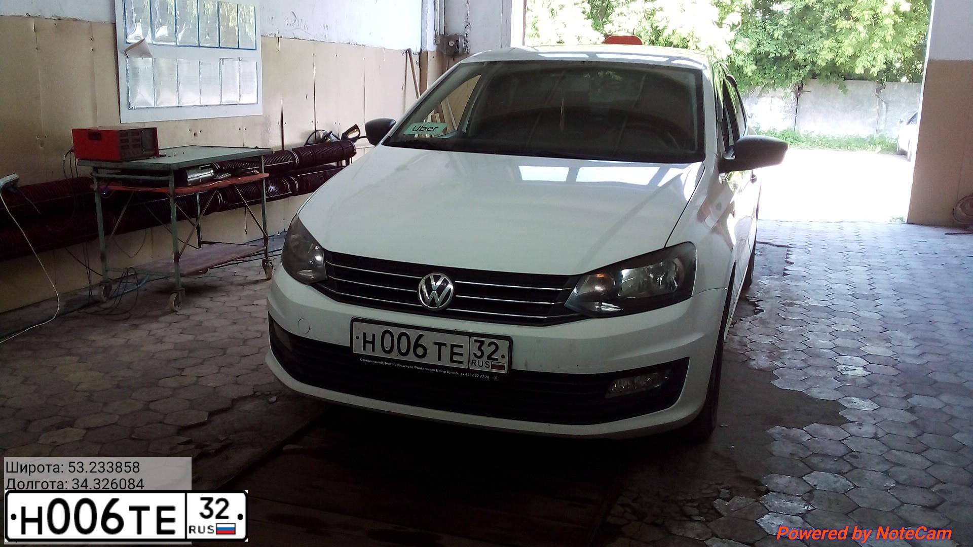 Фото автомобиля VOLKSWAGEN POLO, 2020 — госномер Н006ТЕ32. Цвет: Белый