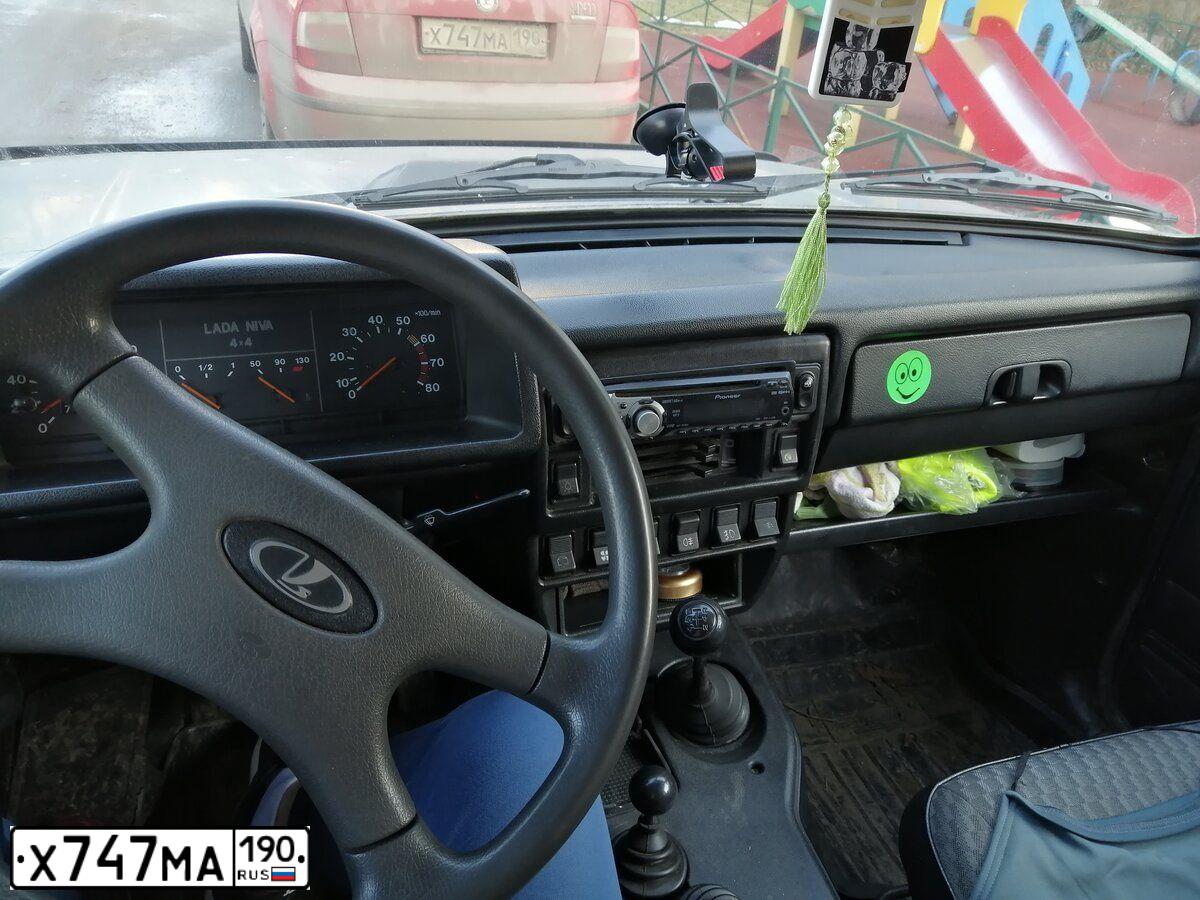 Фото автомобиля FORD FOCUS, 2001 — госномер Х747МА190. Цвет: СИНИЙ