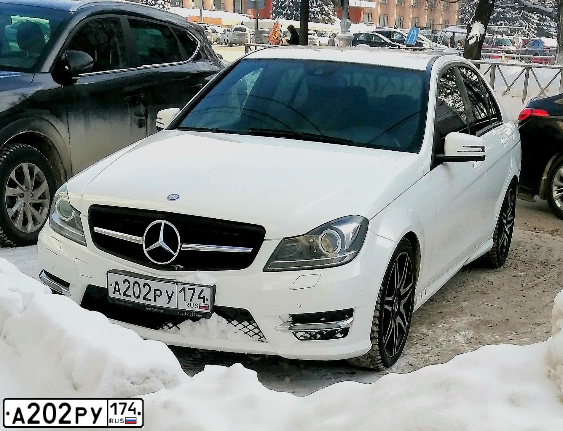Фото автомобиля MERCEDES-BENZ C180, 2012 — госномер Р987ХУ18. Цвет: Белый