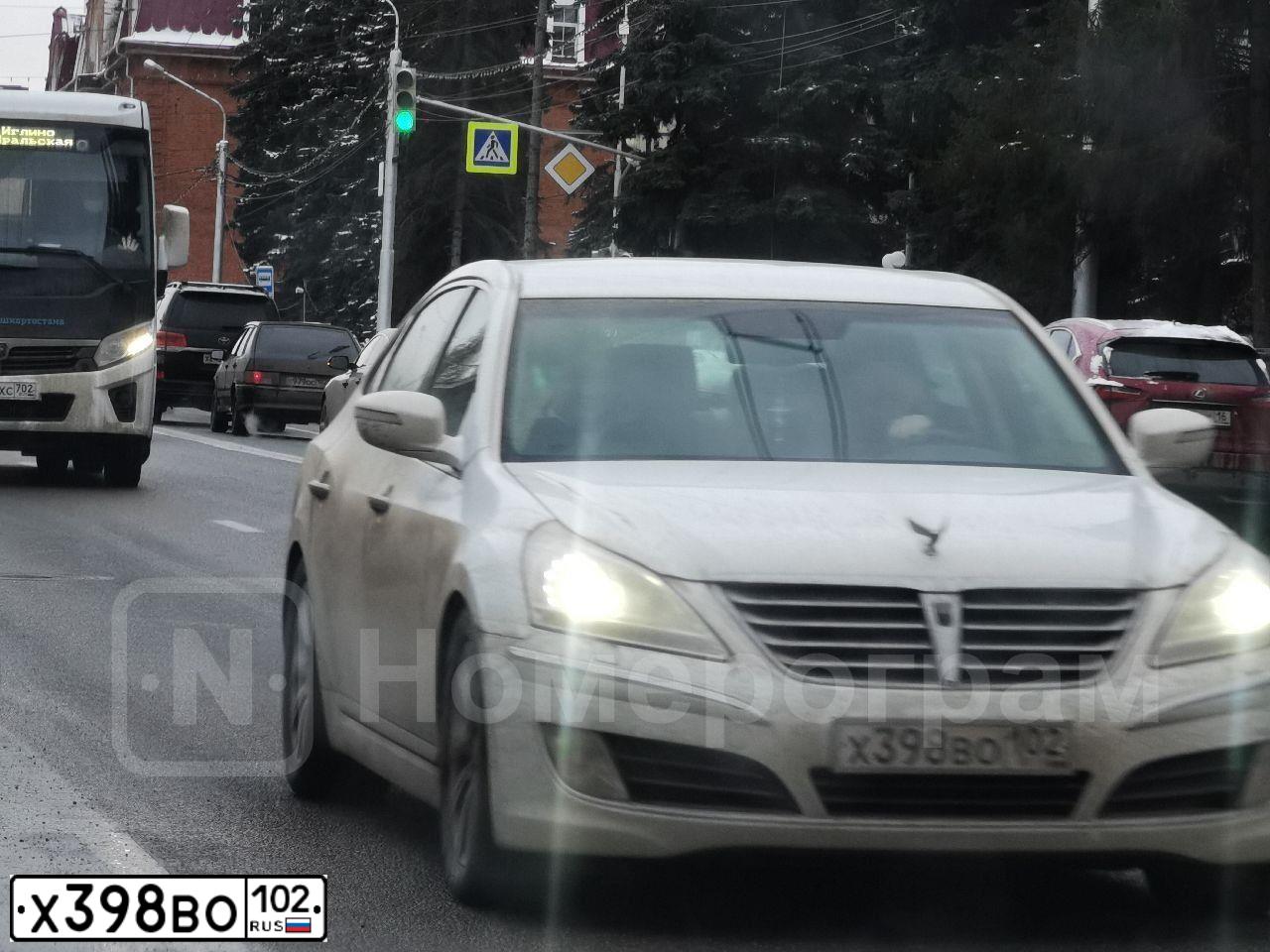 Фото автомобиля HYUNDAI EQUUS, 2012 — госномер Х398ВО102. Цвет: Белый