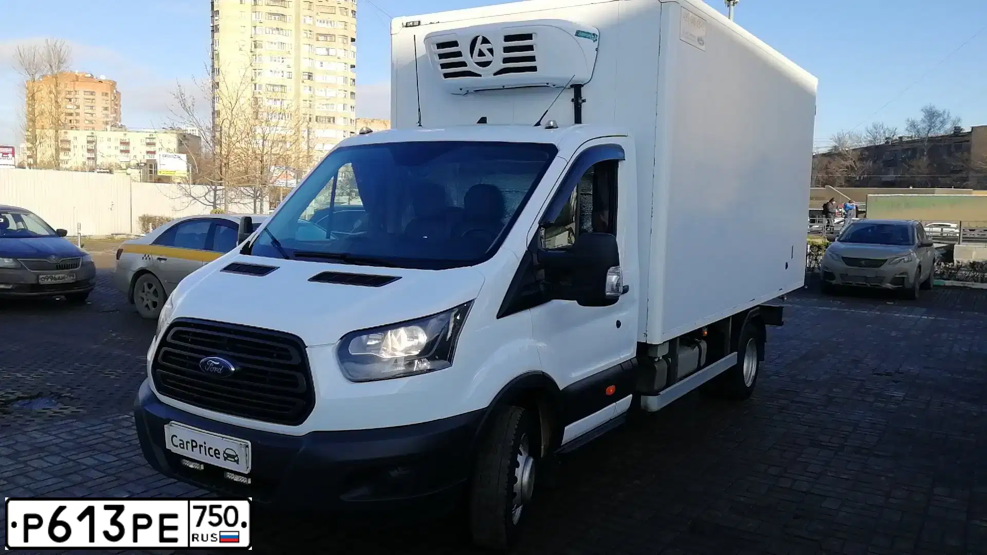 Фото автомобиля FORD TRANSIT, 2017 — госномер В801УХ33. Цвет: Белый