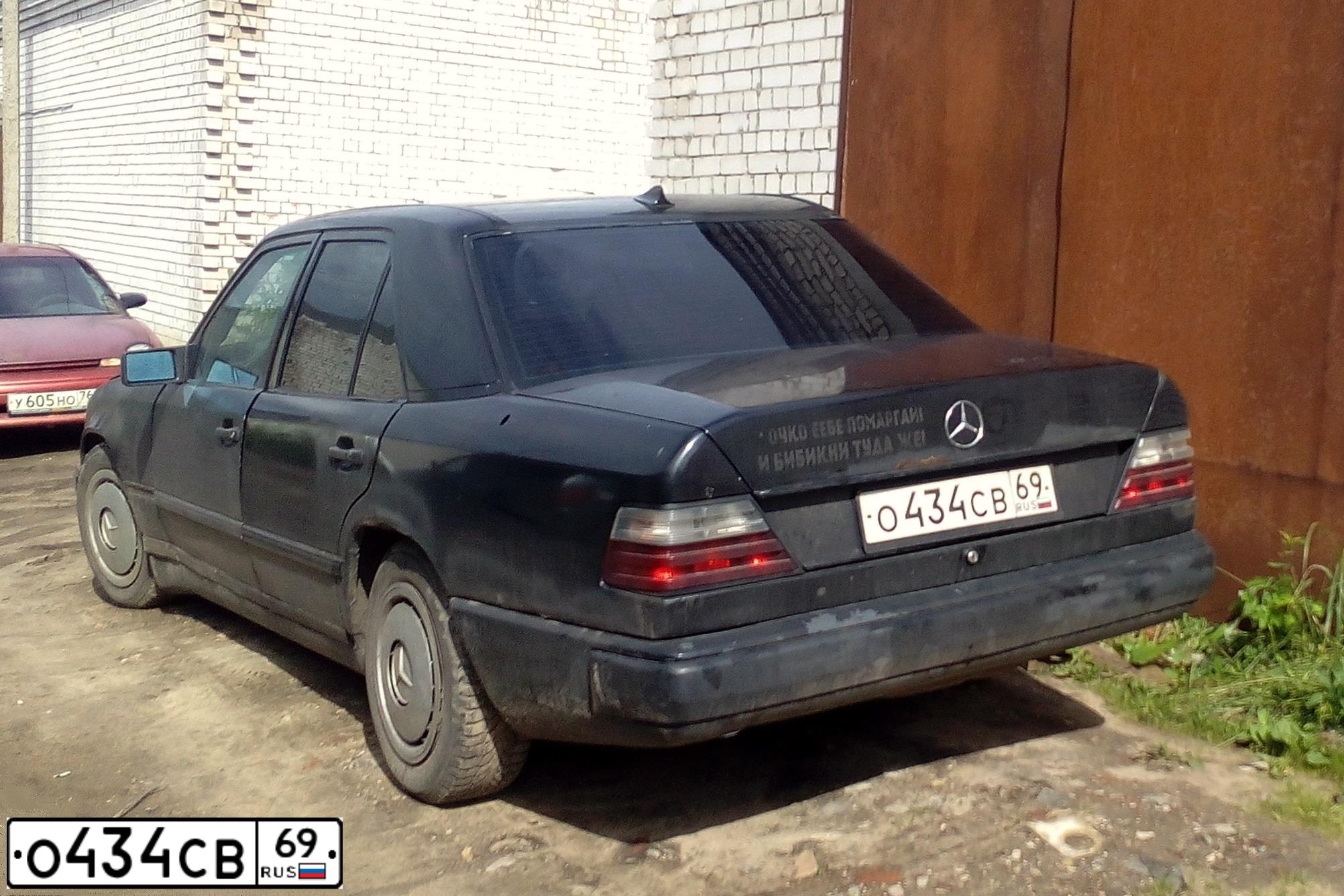 Фото автомобиля MERCEDES E-KLASSE, 1988 — госномер О434СВ69. Цвет: ЧЕРНЫЙ