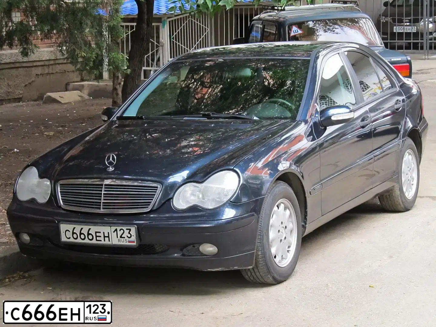 Фото автомобиля MERCEDES C-KLASSE, 2000 — госномер А646АК193. Цвет: Серо-Синий
