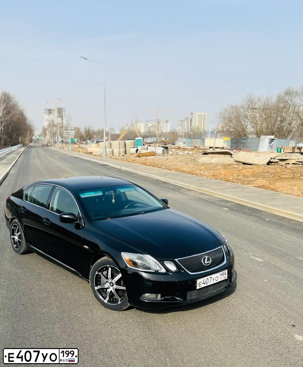 Фото автомобиля LEXUS GS, 2005 — госномер Е407УО199. Цвет: ЧЕРНЫЙ
