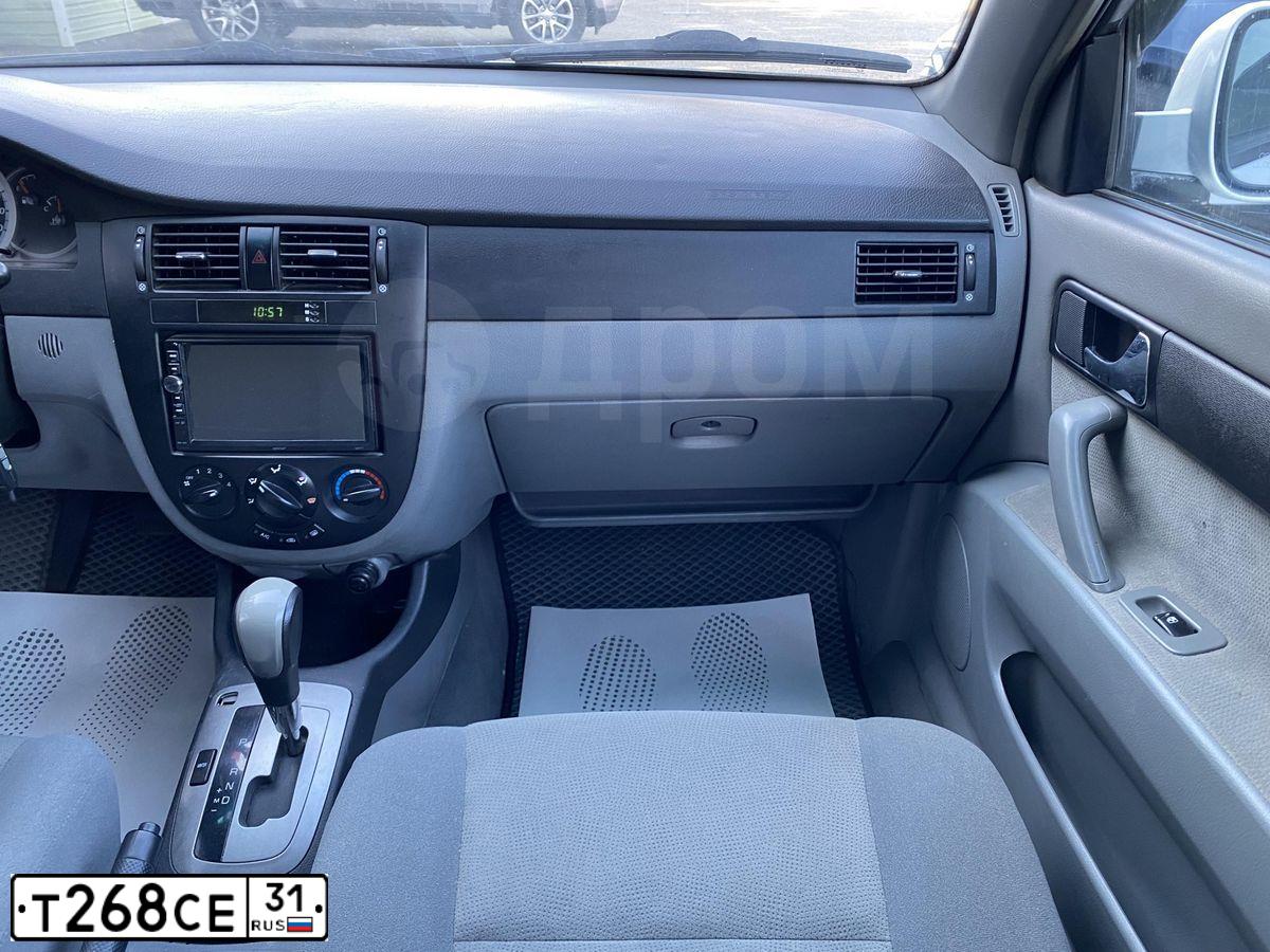 Фото автомобиля DAEWOO GENTRA, 2014 — госномер Т268СЕ31. Цвет: Серебристый