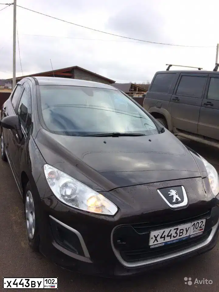 Фото автомобиля PEUGEOT 308, 2011 — госномер Х443ВУ102. Цвет: Коричневый
