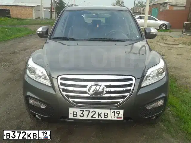 Фото автомобиля LIFAN X 60, 2014 — госномер К348ММ19. Цвет: СТАЛЬНОЙ (СЕРЫЙ)